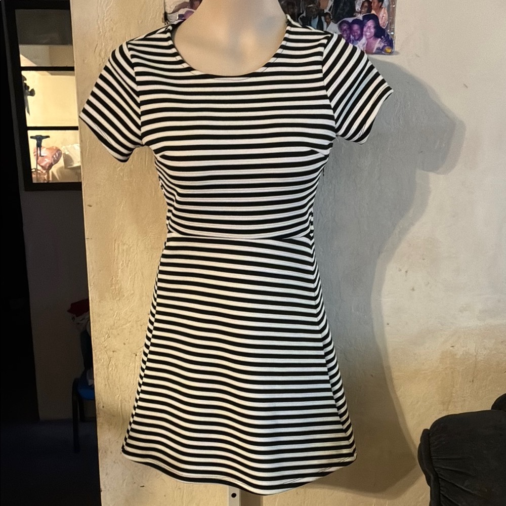 💥Topshop Black and White Striped Mini Dress EUC